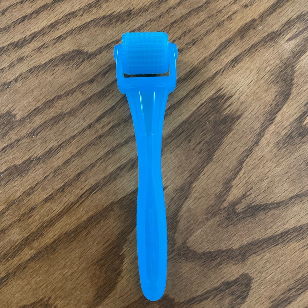 Rodan + Fields Redefine Micro-Exfoliating Roller - Picture 2 of 5